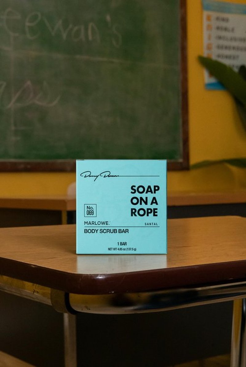 MARLOWE. No. 069 Soap On A Rope Body Exfoliator Scrub Soap Bar 4.85 Oz with Pumice, Apricot Seed Powder, Shea Butter & Olive Oil, Formula with No Parabens & Sulfates, Santal Scent
