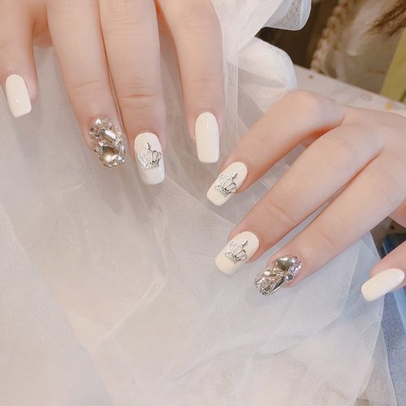 SILPECWEE 100pcs Crown Nail Charms 3D Crown Charms for Nails Silver Nail Jewels Nail Art Charms Metal Nail Studs Nail Decoration for Nail Art Craft DIY