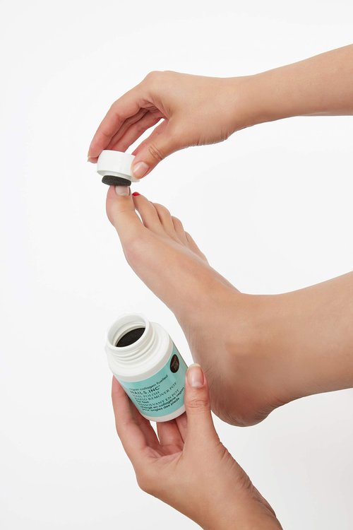 Nails Inc Vegan Collagen Fuelled Nail Polish Rapid Remover For Feet Pot, Acetone Free, Mess Free, Easy To Use, Dip & Twist, Removes Gel & Standard Polish, Peppermint Scented, 60ml/ 2.03 Fl Oz