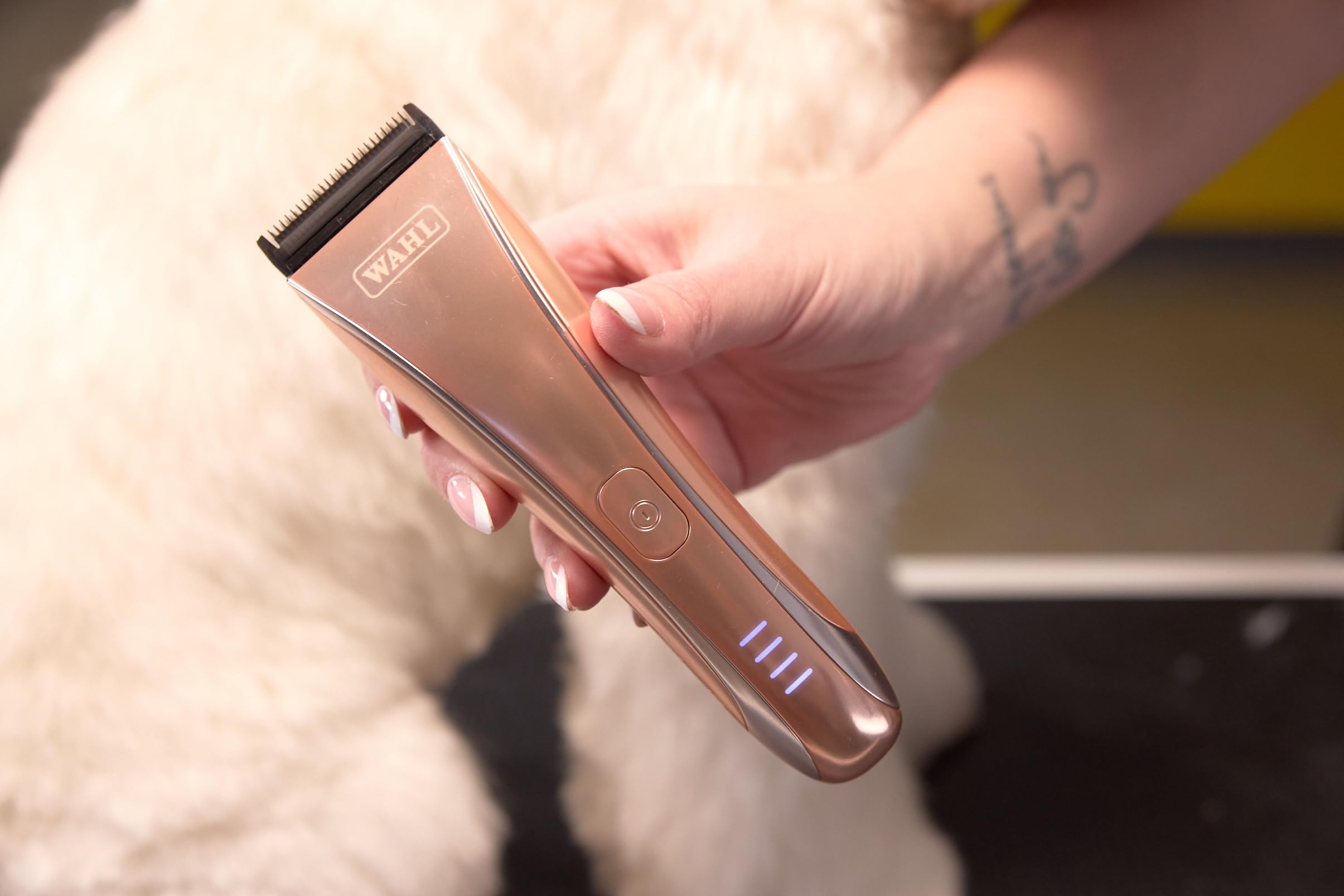 Wahl Pro Animal Motiva2 - Professional Pet Clipper for Dogs, Cats & Horses - Cordless - Digital Display with LED Indicator - Comfortable Grip - Easy to Carry & Travel Lock - Petite Orchid