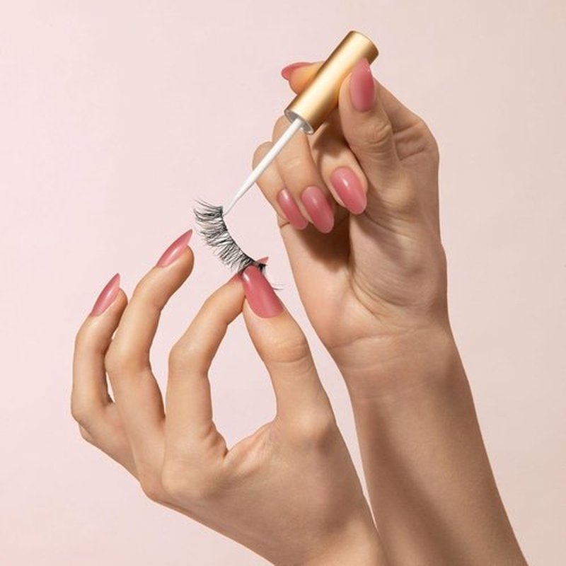 KISS Lash Adhesive - Long-Lasting Clear Lash Glue for Strip & Cluster Lashes - 24hr Wear