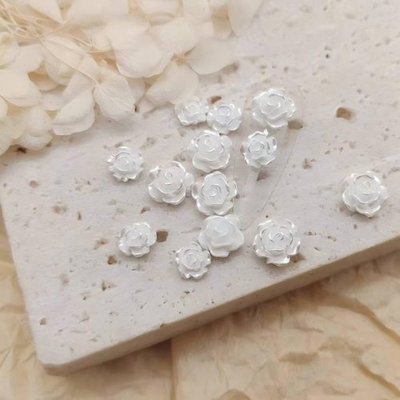 200PCS 3D Resin White Rose Flower Nail Art Charms 3D Flower Nail Art Accessories Exquisite Luxury Rose Nail Jewelry Sequins Decoration in 2 Styles for Nail Art Decoration or Jewelry Making（2 Colors）