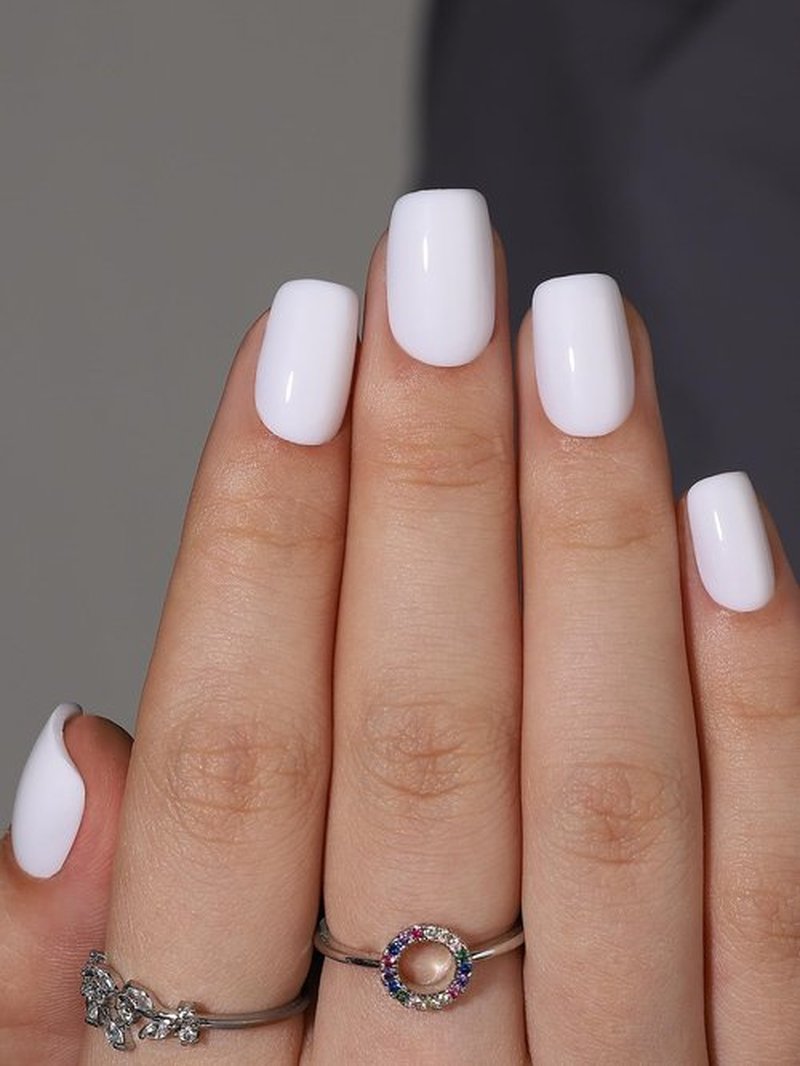 Hrnsnails White Press On Nails, Short Square Glue On Nails with Glossy Designs, Reusable Soft Gel False Nails