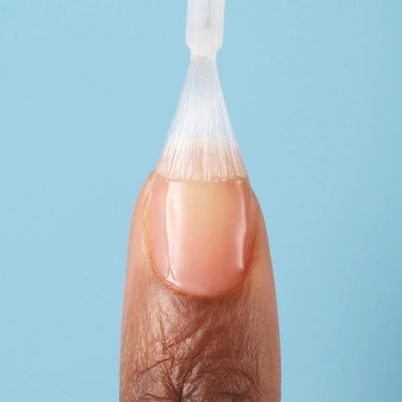 Sally Hansen Nail Glue - Long-Lasting Hold with Precision Brush | Vitamin E & B5 Formula | Travel-Friendly