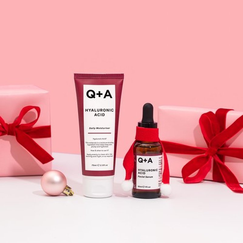 Q+A Hydrating Heroes Skincare Gift Set, Contains Hyaluronic Acid Facial Serum 30ml, Hyaluronic Acid Daily Moisturizer 75ml, Natural Hydration for All Skin Types, Softens & Plumps for Radiant Glow