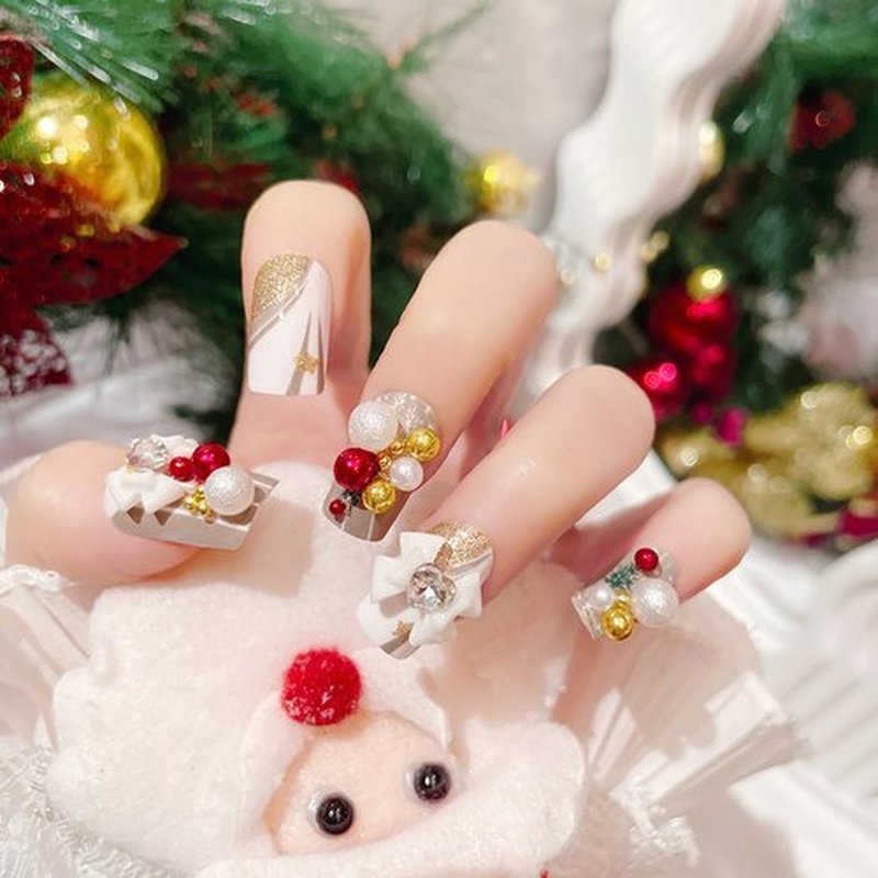 KKUUOO Medium Christmas Fake Nails Handmade Press on Nails Gold Glitter & Bow Design False Nails Pearl Press on Nails Full Cover Stick on Nails Glossy Acrylic Nails for Women and Girls 24Pcs