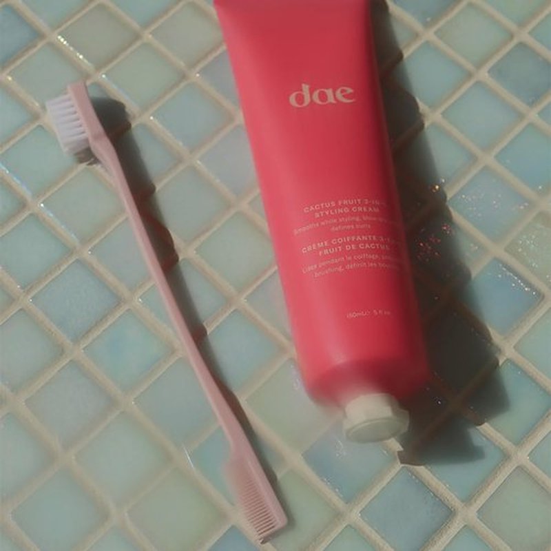 DAE Dual-Edge Styling Brush - Tames Flyaways & Controls Edges
