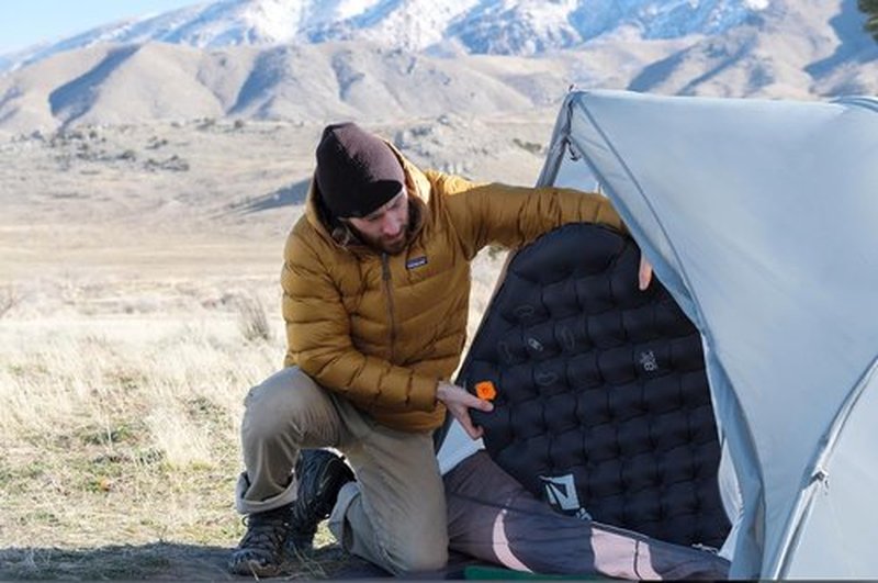 Sea to Summit Ether Light XT Sleeping Pad - Extreme Cold-Weather Insulation | Regular Size (72 x 21.5 x 4 in)