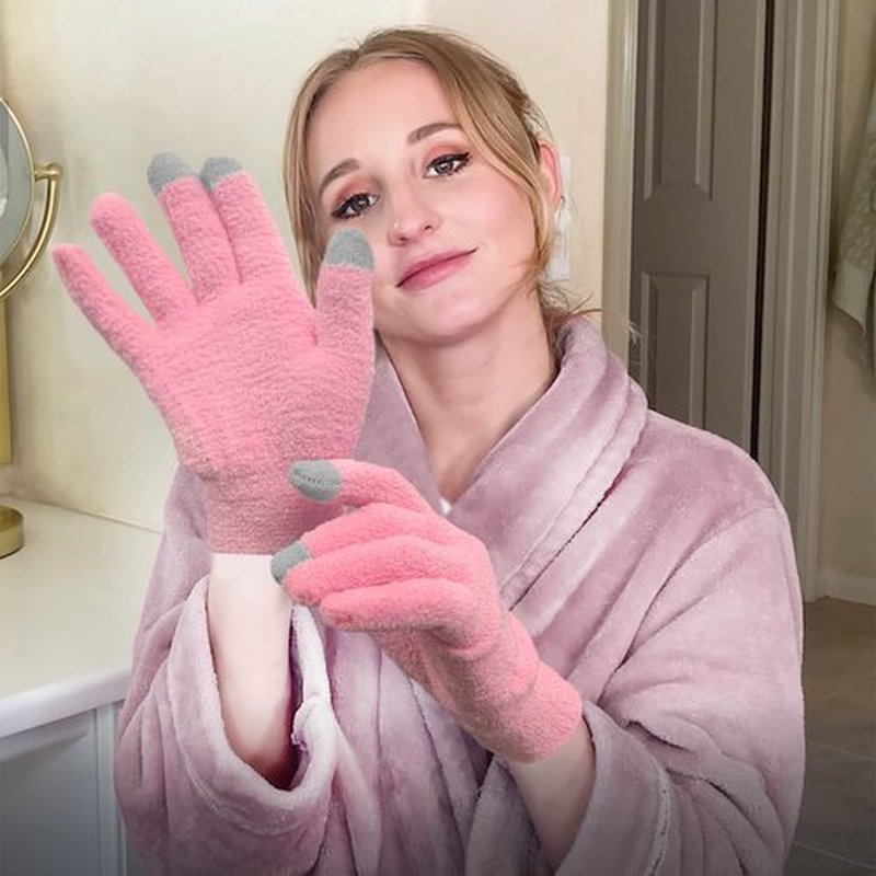 Eurow Aloe-Infused Moisturizing Gloves, Touchscreen Compatible, Scented, Soft & Breathable for Dry Hands Treatment, Locks in Lotion, Durable & Reusable, Pink, 1 Pair