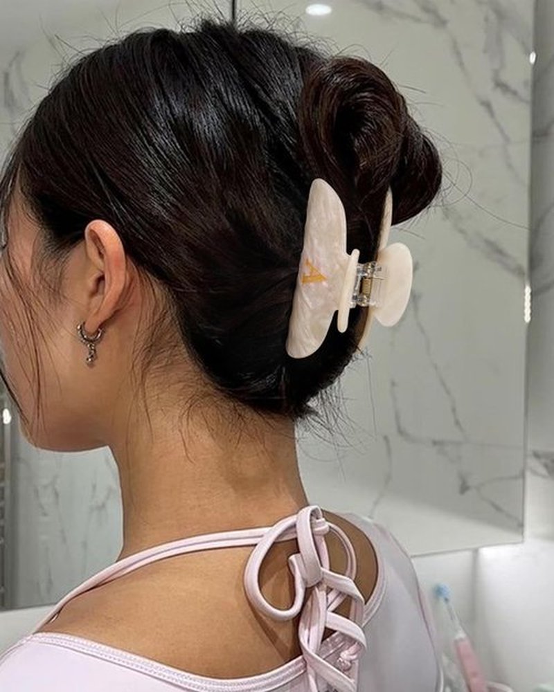 HAIMEIKANG Acrylic Letter Hair Clips For Women - Initial Cute Hair Claw Clips for Bridal Monogram Hair Claw Alphabet Hair Clip,Large Claw Clip for Thick Hair