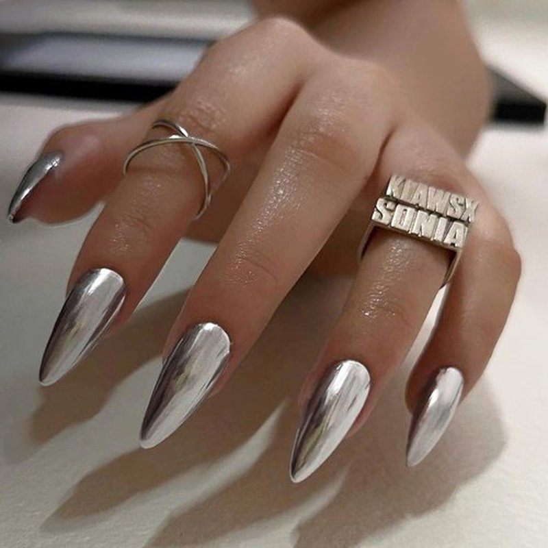 Qsnidy Chrome Press On Nails Almond, Metallic Sliver Mirrored Glue on Nails Medium Press Ons, Acrylic Natural Fit Stick on Nails in 12 Sizes - 24Pcs Fake Nail Kit for Women Daily & Party Wear