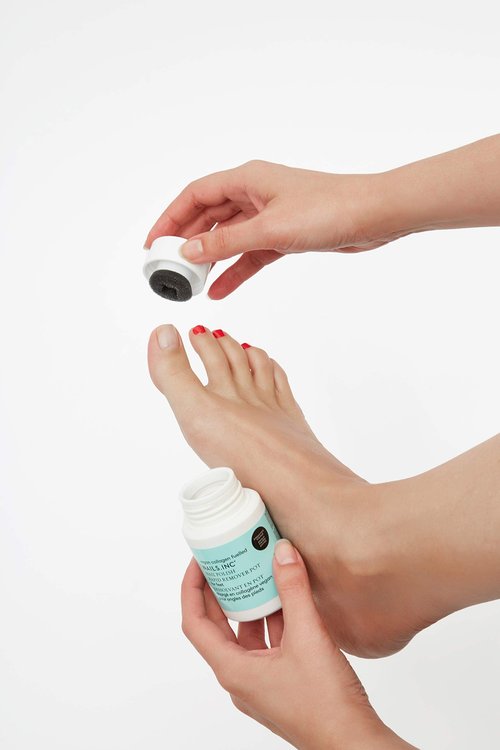 Nails Inc Vegan Collagen Fuelled Nail Polish Rapid Remover For Feet Pot, Acetone Free, Mess Free, Easy To Use, Dip & Twist, Removes Gel & Standard Polish, Peppermint Scented, 60ml/ 2.03 Fl Oz