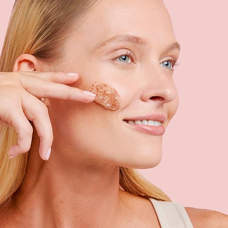 MONAT Berry Refined Scrub™ - Perfecting Exfoliator Mask with Skin-Brightening AHAs and Cranberry Seeds, 87ml