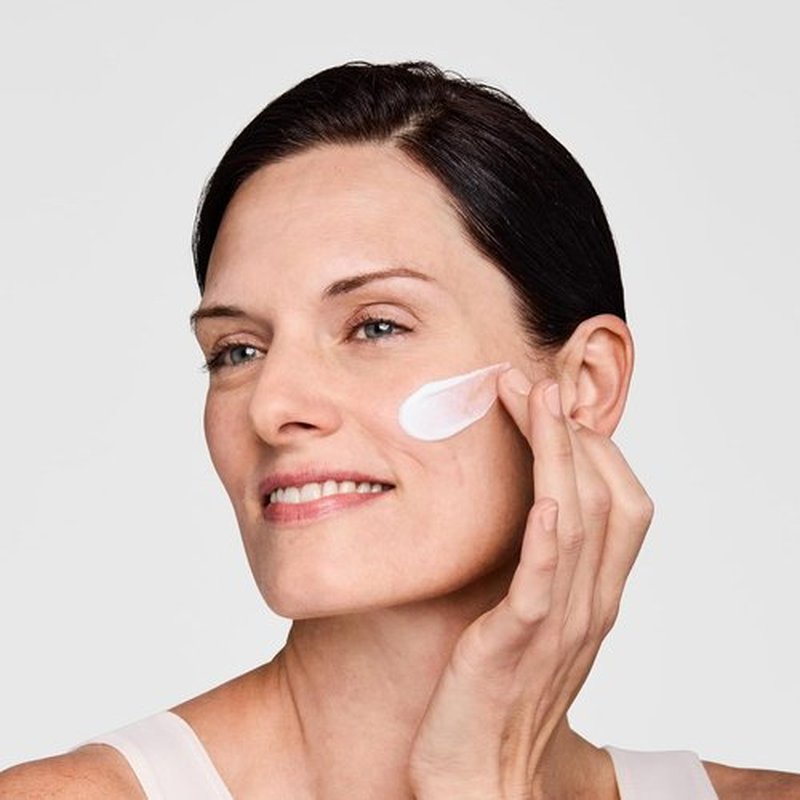 Estée Lauder 24/7 Hydration Duo - Protect & Hydrate with Anti-Oxidant Moisturizers | DayWear SPF 15 & NightWear Plus 1.0 oz + 1.7 oz