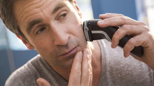 Philips Electric Shaver for Men - Series 3000 Cordless Rechargeable Wet & Dry Shaver with Trimmer & Case