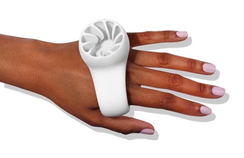 LONDONTOWN Portable Nail Polish Bottle Holder Soft Adjustable Wearable Anti-Spill Grip Fingernail Painting Tool, Manicure and Pedicure Accessory, White