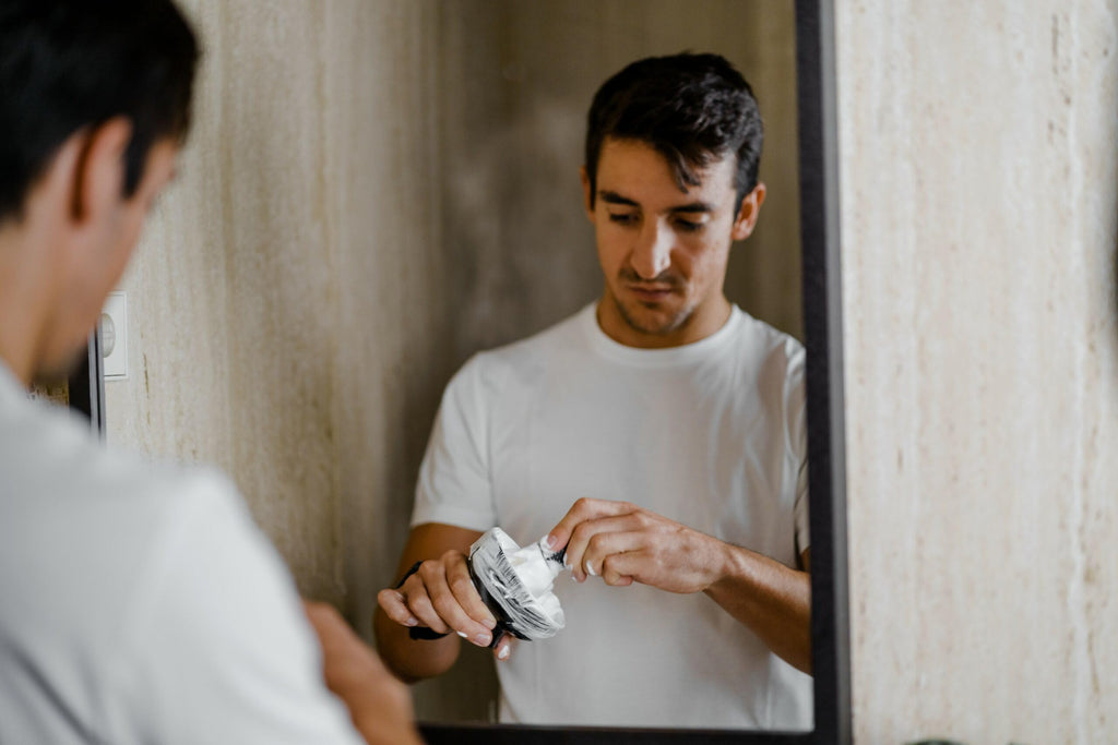 TATARA Shaving Soap for Men- ‘Honour’ Mens Shaving Soap Jar Creates Rich Lather for Smooth Shave- Handcrafted Vegan Shave Soap for Men with Floral & Woody Scent- Luxury Shaving Lather Soap- 100ml