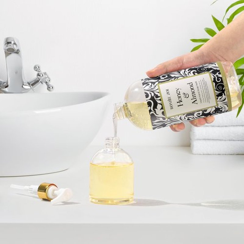 ROMIIE ZOI Liquid Hand Soap Refill, Honey & Almond, Gentle & Moisturizing Formula for Home & Kitchen, 750 ML/ 26 FL OZ
