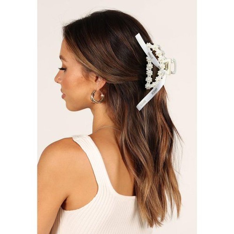 DEEKA Bridesmaid Proposal Gifts 8 Pack Pearl Bridesmaid Hair Claw Clips with Ribbon 3 Inch Hair Clips Bachelorette Party Favors Bridal Party Present Hair Accessories (Half Circle White&Champagne)