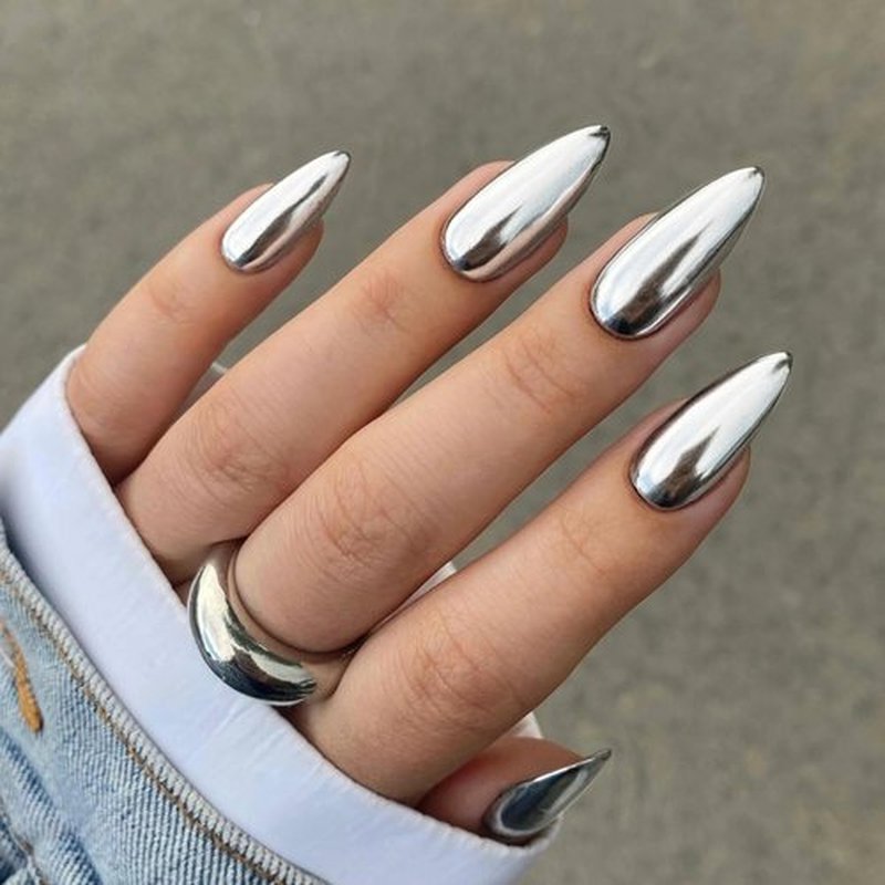 Qsnidy Chrome Press On Nails Almond, Metallic Sliver Mirrored Glue on Nails Medium Press Ons, Acrylic Natural Fit Stick on Nails in 12 Sizes - 24Pcs Fake Nail Kit for Women Daily & Party Wear