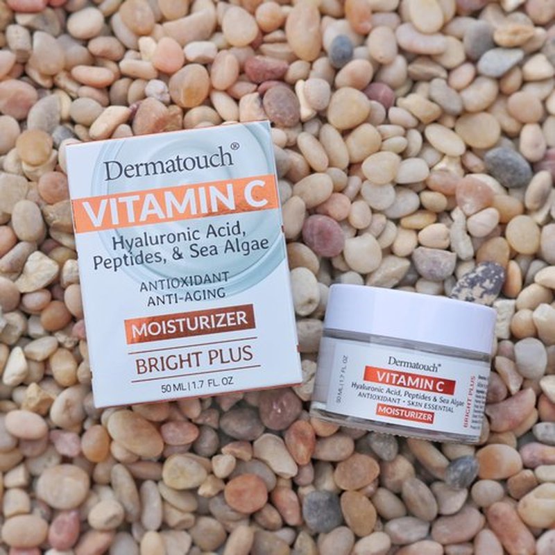 DERMATOUCH Vitamin C Bright Plus Moisturizer With Hyaluronic Acid, Vitamin E, Turmeric, Peptides and Sea Algae, Daily Hydrating Cream With Vitamins and Antioxidants, Made in USA, 1.7 Fl Oz