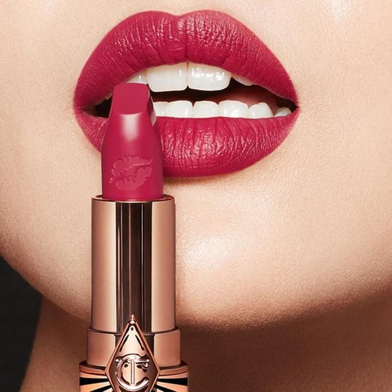 Charlotte Tilbury Hot Lips 2.0 Lipstick - Hydrating, Long Lasting Lipstick with Orchid & Antioxidant Extracts - Buildable Satin Finish for Fuller-Looking Lips - Amazing Amal