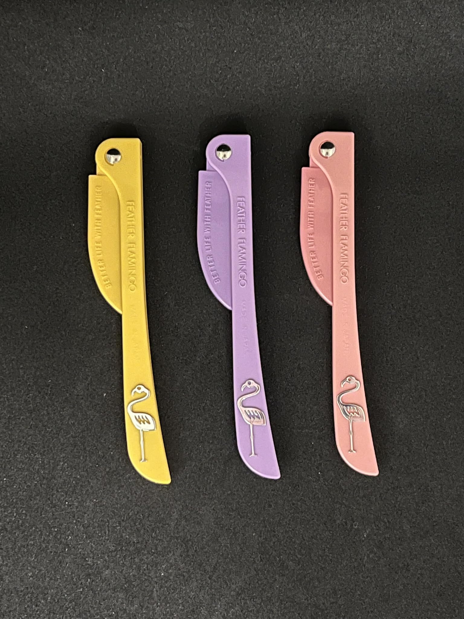 Feather Flamingo Facial Touch Up Stainless Steel Razor for Eyebrow and Face Hair Removal - 3 Pack | Foldable and Long-Lasting