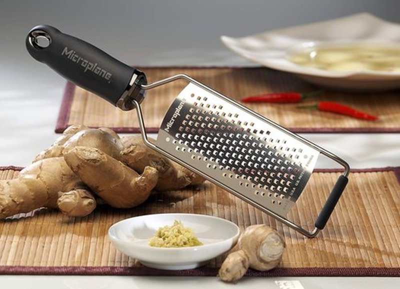 Microplane Gourmet Series Coarse Cheese Grater - Premium Silver Grating Tool, 1 Count