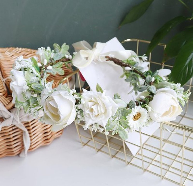 Brikuinr Women Flower Crown Wedding Floral Headband Flower Halo Floral Crown Bridal Party Cosplay Halloween Photos