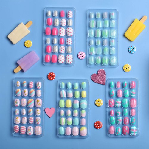 120 Pieces Kids Press on Nails Children Fake Artificial Nails Girls Full Cover Short False Christmas Fingernails for Girls Kids Design Decoration(Lovely Pattern)