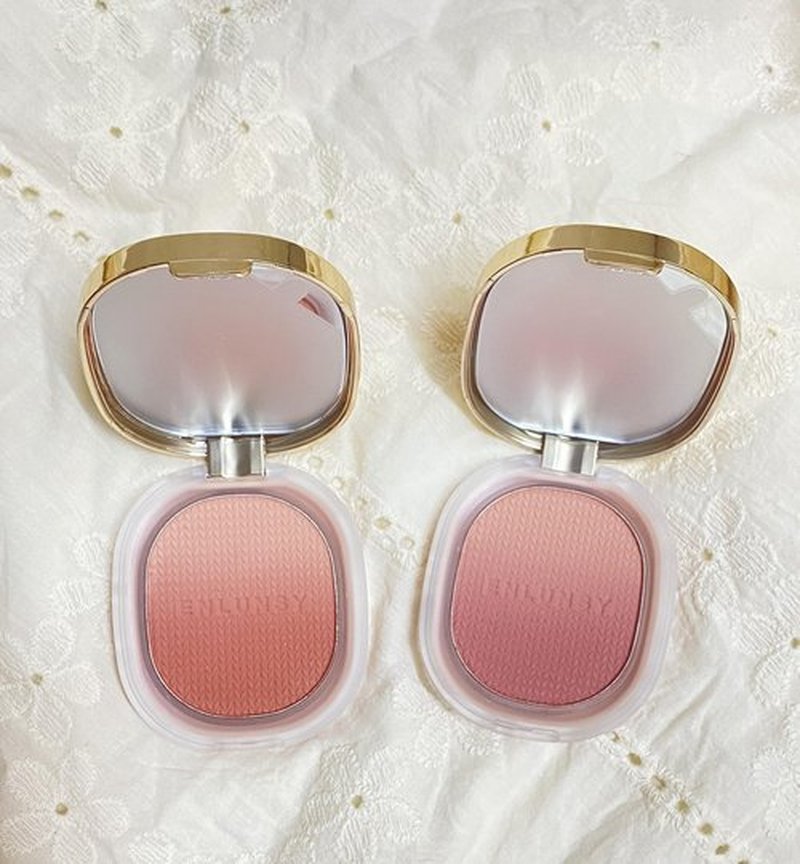 Lilyloria Matte Face Blush Powder for ‌Cheeks‌ with Brush ‌Blendable‌ Long-wear Olive complexion Talc-free (03) Plum Rose
