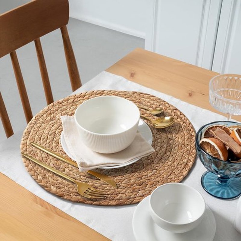 Aofmee Round Woven Placemats Set of 6 - Boho Rattan Table Mats in Natural Water Hyacinth