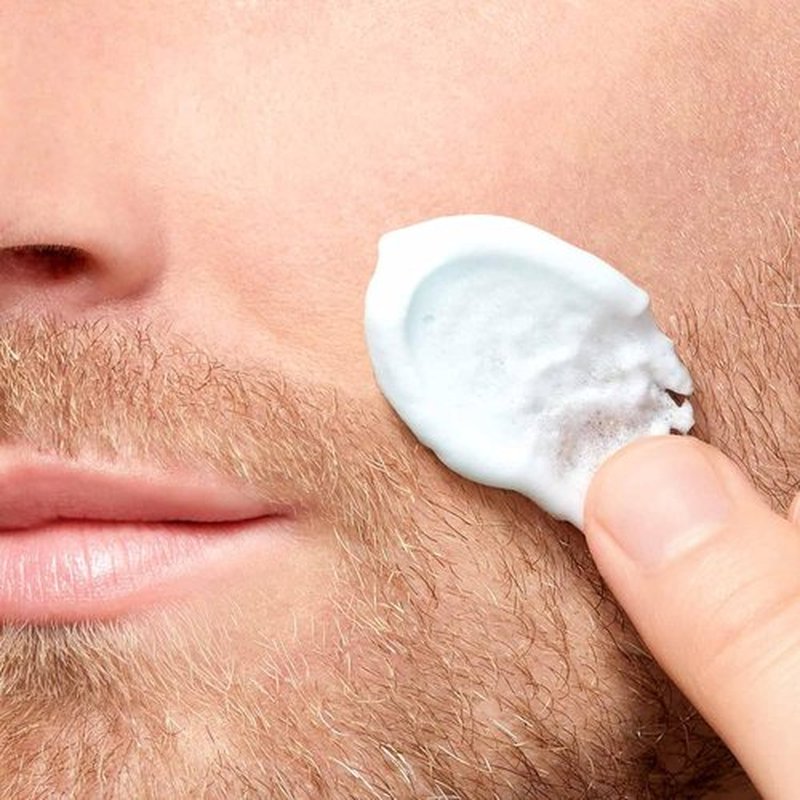 CLARINS Men Smooth Shave Foaming Gel - Moisturizing Formula Soothes Skin & Conditions Beard | 5.0 Ounces
