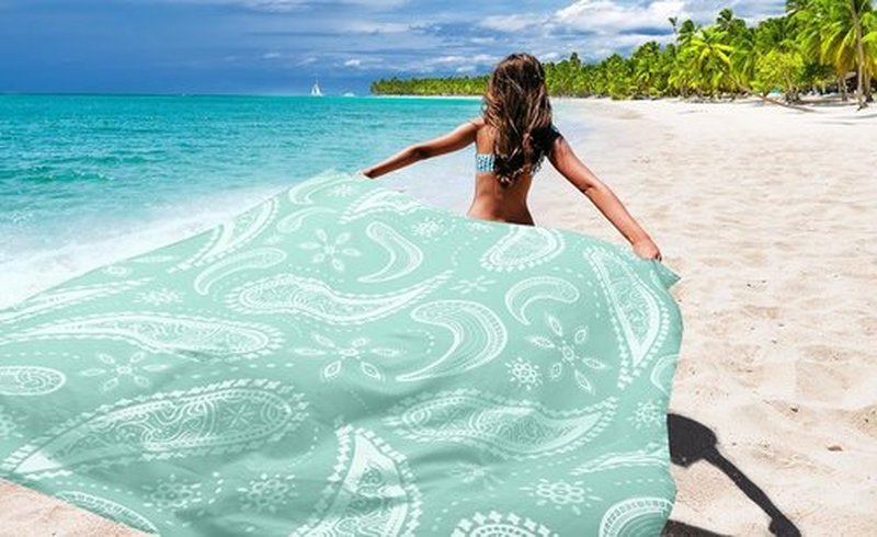 HIHOHO Beach Blanket - Extra Large Waterproof & Sandproof Mat | Quick-Drying for 1-8 Adults (79" x 83" / 120" x 108")