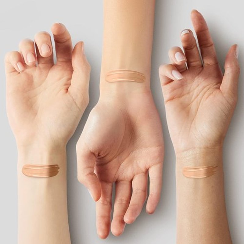 COVERGIRL & Olay Simply Ageless Liquid Foundation - Matte Finish, Hyaluronic & Vitamin C, 200 Fair Ivory, 1 Count