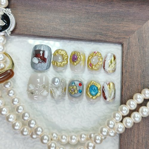Short Square Press on Nails Handmade False Nails with 3D Designs/Charms, Cute Reusable Fake Stick on Acrylic Tips (Butterfly+Golden, Small)