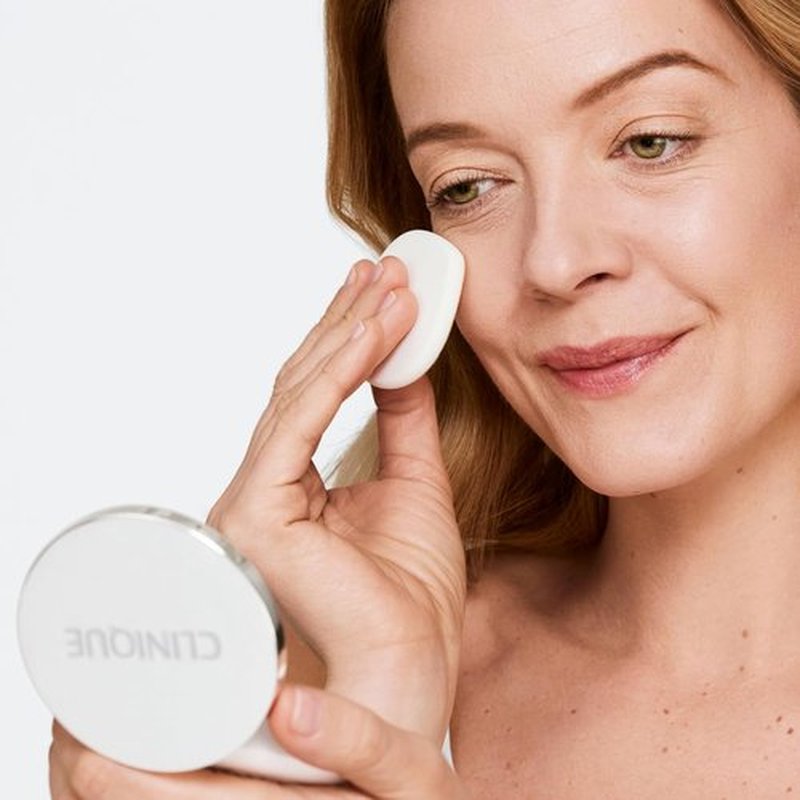 Clinique Beyond Perfecting Powder Foundation - Lightweight Full Coverage for All Skin Types