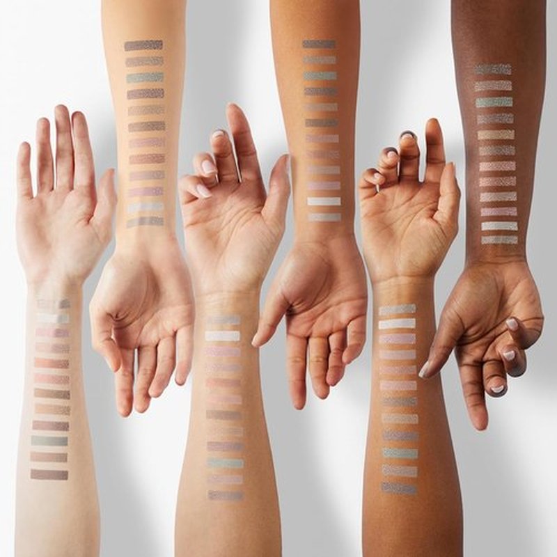 Laura Geller New York Baked Eyeshadow Palette - 14 Pigmented Shades for a Blendable Natural Look