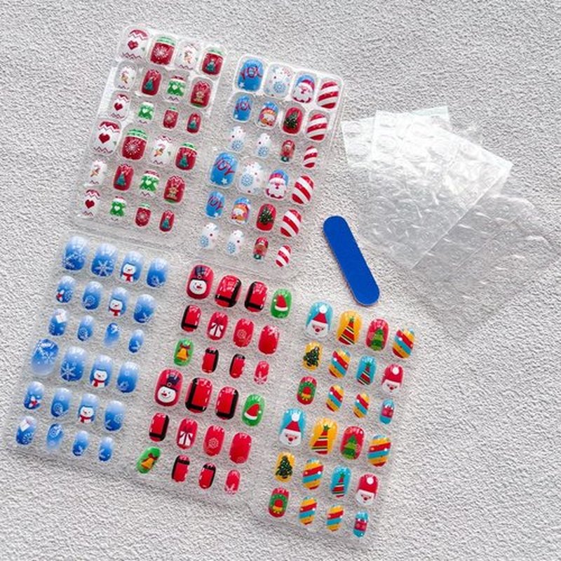 120pcs Kids Press on Nails for Christmas Children Girls Press on Short Artificial Fake Nails Cute Full Cover Square Acrylic Stick On Nail Tip for Girls Kids Nail Art Decoration