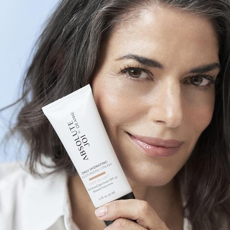 Regine Switzerland Daily Hydrating Moisturizing Cream - SPF 40 Tinted Mineral Sunscreen | Broad-Spectrum & Blue Light Blocking, Fragrance-Free, 1.7 oz
