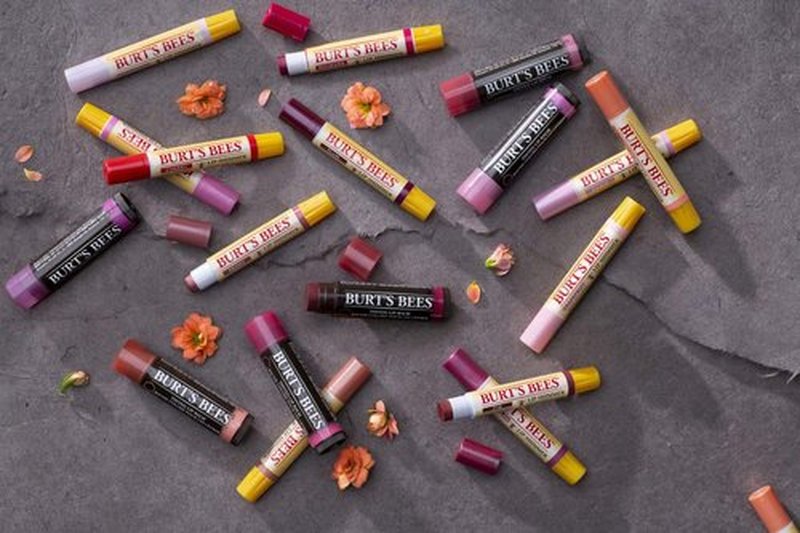 Burt's Bees Lip Shimmer - 100% Natural Moisturizer in Guava Flavor | 1 Tube