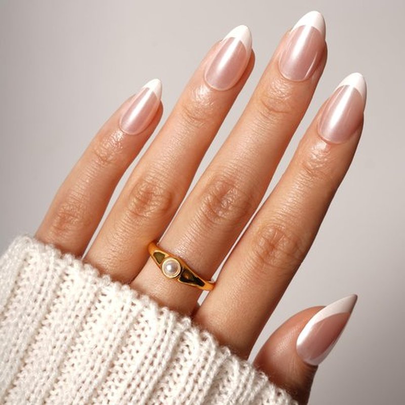 Ellie Vincy Press On Nails - Classic White French Tip, Short Almond Shape, Reusable Nails in 15 Sizes - 30 Nail Kit with Glue and Sticky Tabs