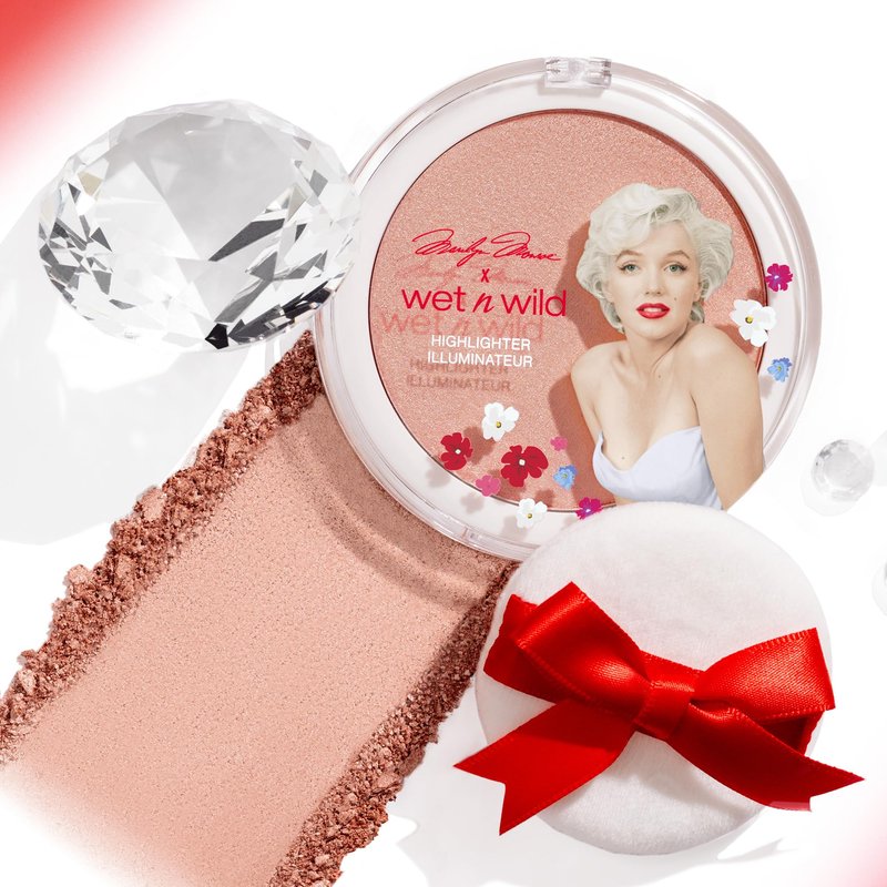 wet n wild Marilyn Monroe Icon Highlighter, Ultra-Reflective Luminous Powder, Buildable Glow with Iridescent Pearls, Includes Sponge, Cruelty-Free – Peachy Pink