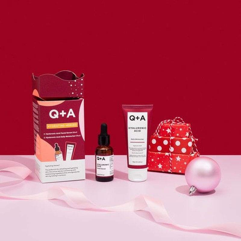 Q+A Hydrating Heroes Skincare Gift Set, Contains Hyaluronic Acid Facial Serum 30ml, Hyaluronic Acid Daily Moisturizer 75ml, Natural Hydration for All Skin Types, Softens & Plumps for Radiant Glow