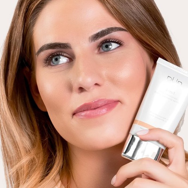PÜR MINERALS 4-in-1 Tinted Moisturizer with SPF 20 - Hydrating Skin Tint Face Moisturizer, Primer & Foundation with Shea Butter, Aloe Vera & Vitamin B3 - Vegan Friendly, Paraben Free (Buff)