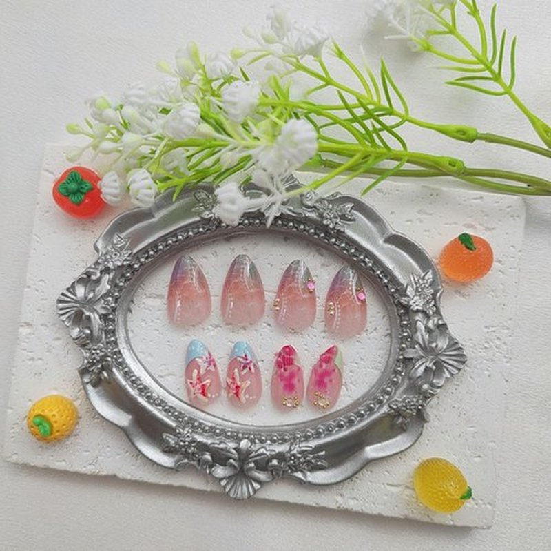 Summer Press on Nails Short Almond Fake Nails with 3D Starfish Pearl Designs Blue French Tip Nails Press ons Glossy Glue on Nails Gradient Acrylic Nails Nude Stick on Nails for Women 24Pcs