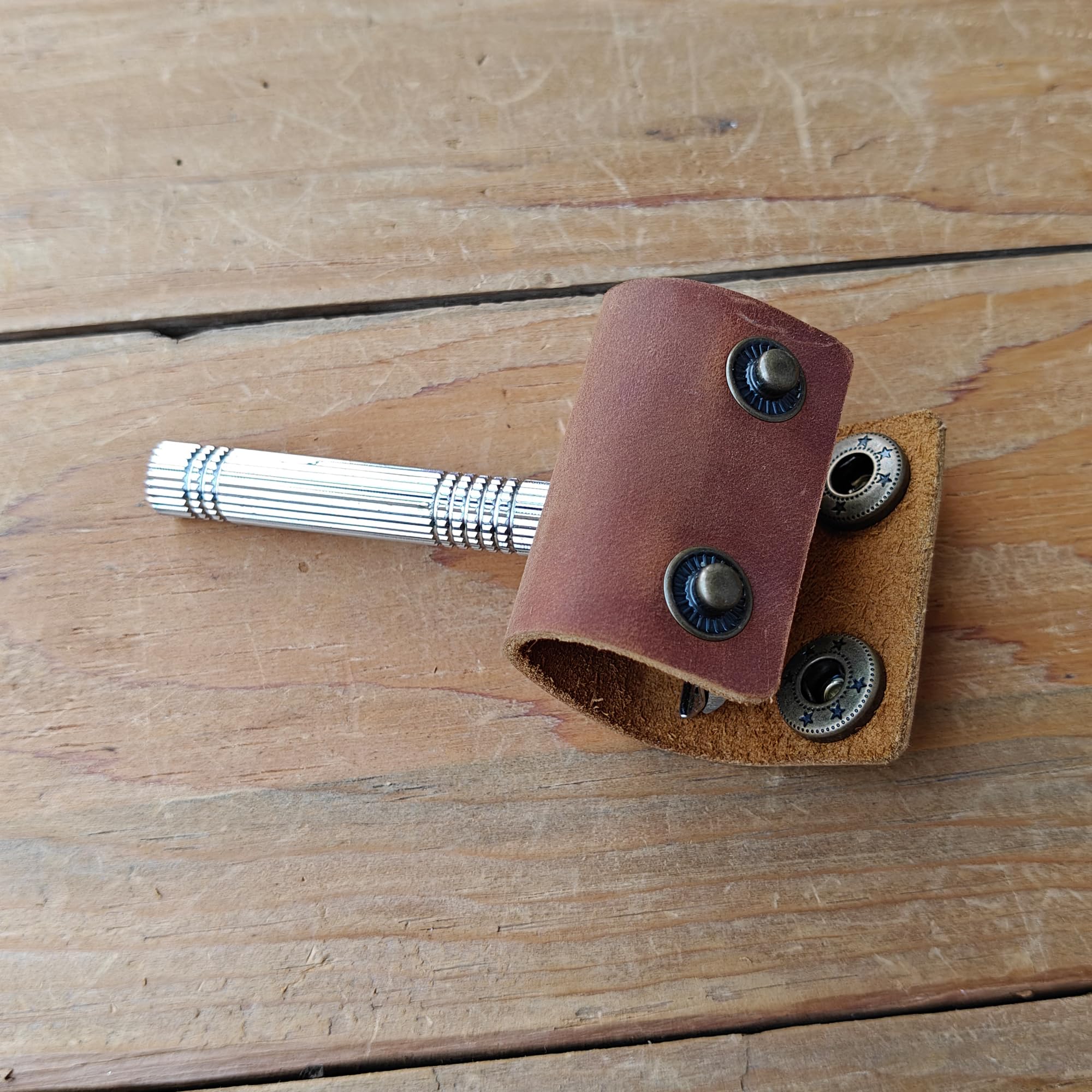 MEEBOY Handmade leather Double Satety Edge Razor Head Protective Sheath For men, Leather Shaving Travel Cover Fits Most Safety Razors (Brown)