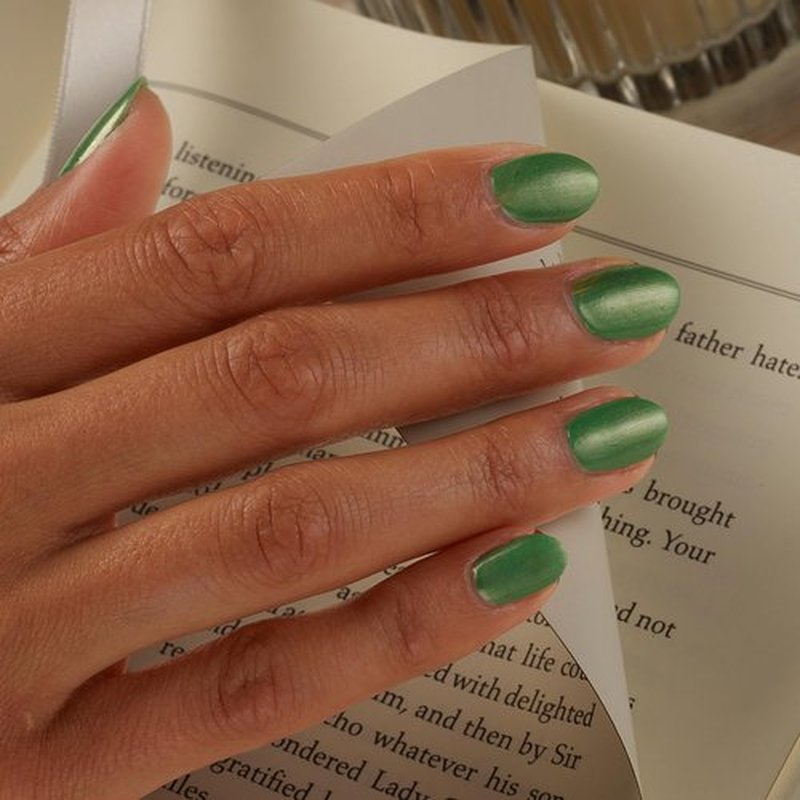 Sally Hansen Miracle Gel™, Under the Tree, Long Lasting, Gel-Like Formula, No UV Lamp Needed, Green Glitter Nail Polish