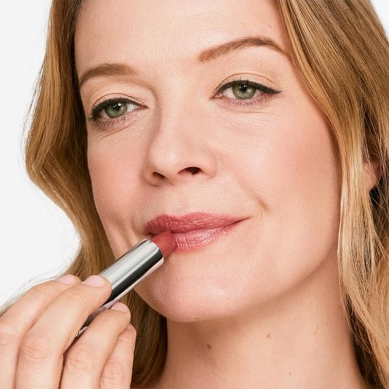 Clinique Dramatically Different Lipstick - Long Lasting, Moisturizing Lip Colour | 17 Vibrant Shades