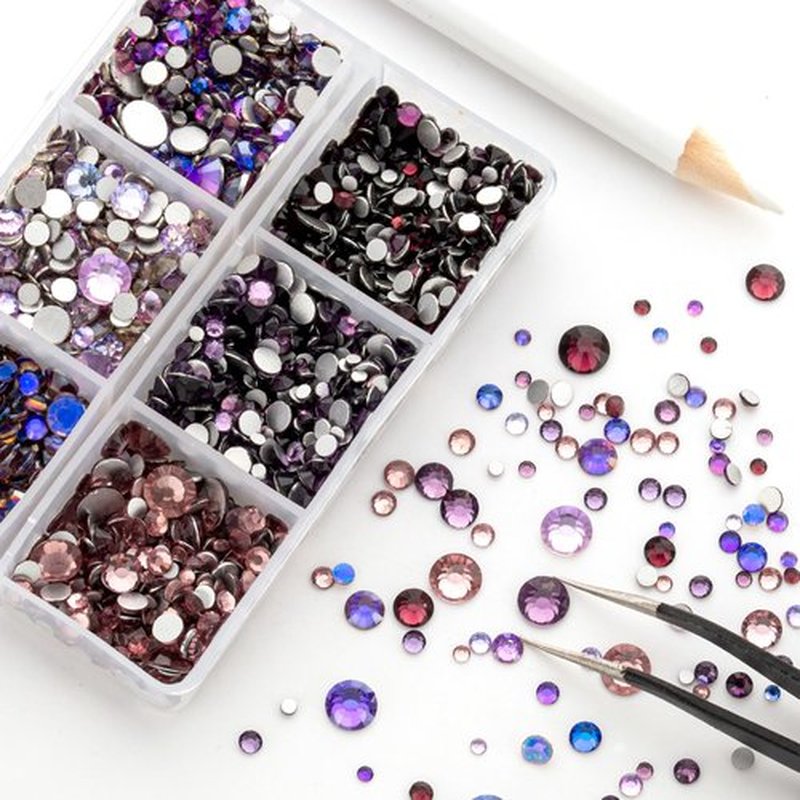 QPRETTY DU 3500PCS SS6-SS30 Purple Mix Size 6 Grid Box Glass Rhinestones Crystal Flatback Glitter Stones for Nail Art Accessorie DIY Crafts Decoration